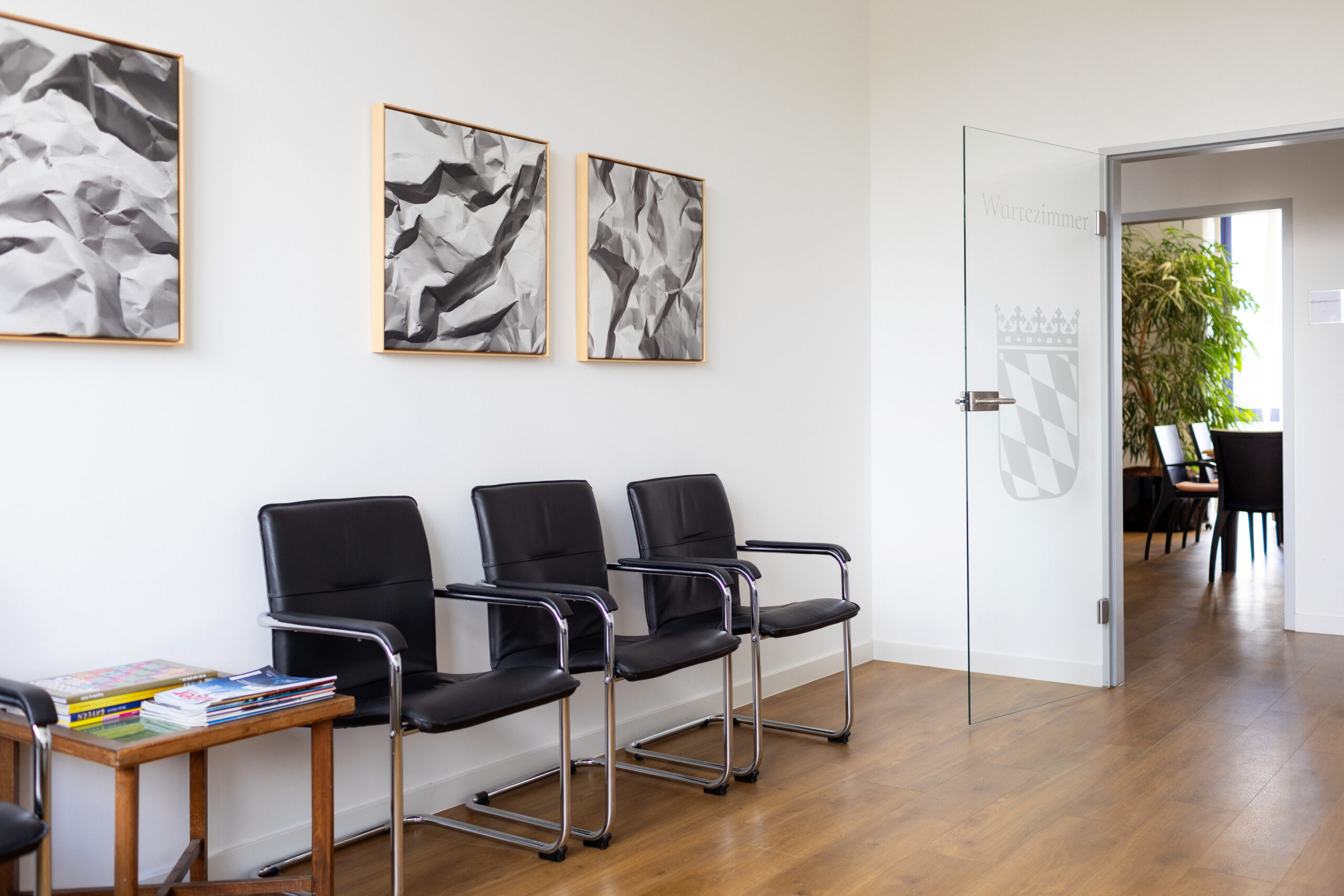 Wartezimmer der Notarstelle Weingarten und Dr. Berkefeld am Kobelweg in Augsburg
